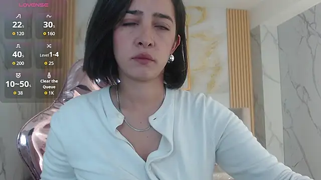 Snapshot of sara_lopez_s chatting on 10-22-25, 01:33 sara lopez s online show from 10-22-25, 01:33