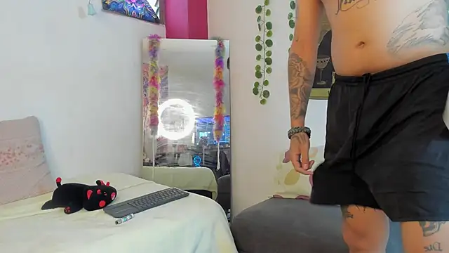 Snapshot of rosse_dredd chatting on 09-30-25, 03:39 rosse dredd online show from 09-30-25, 03:39