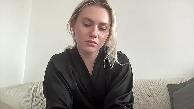 ElaraLuxxxe online show from 10-14-25, 10:05