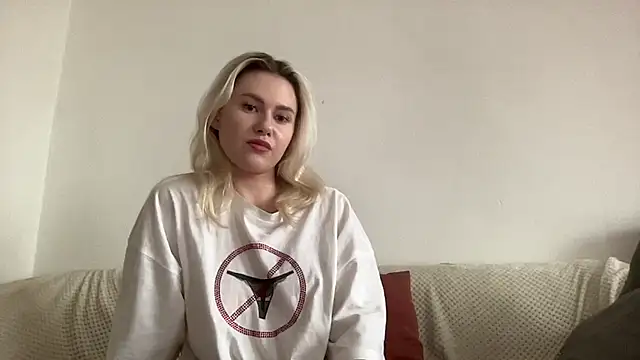 ElaraLuxxxe online show from 10-21-25, 09:54