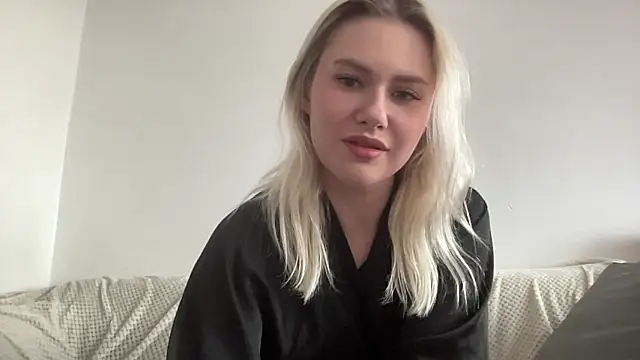 ElaraLuxxxe online show from 10-28-25, 11:14