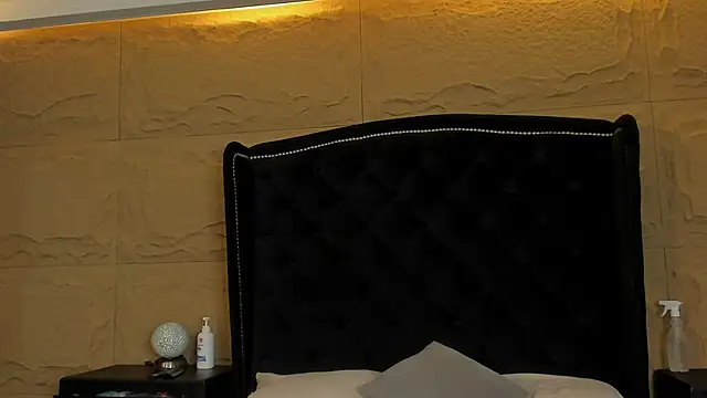 SophiaDior  online show from 09-15-25, 12:38