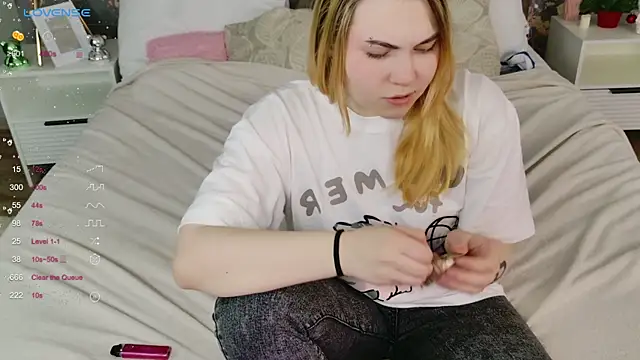 Evie Vall online show from 12-19-25, 05:20