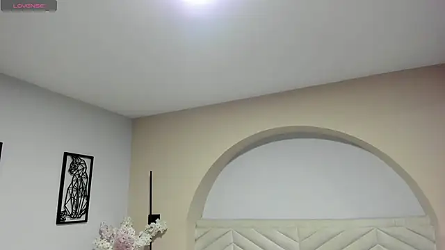 Mila Hank  online show from 04-14-26, 12:11