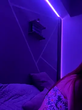 Snapshot of Little_ginger chatting on 09-28-25, 03:12 Little ginger online show from 09-28-25, 03:12