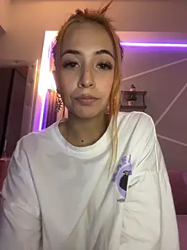 Snapshot of Little_ginger chatting on 10-12-25, 10:42 Little ginger online show from 10-12-25, 10:42