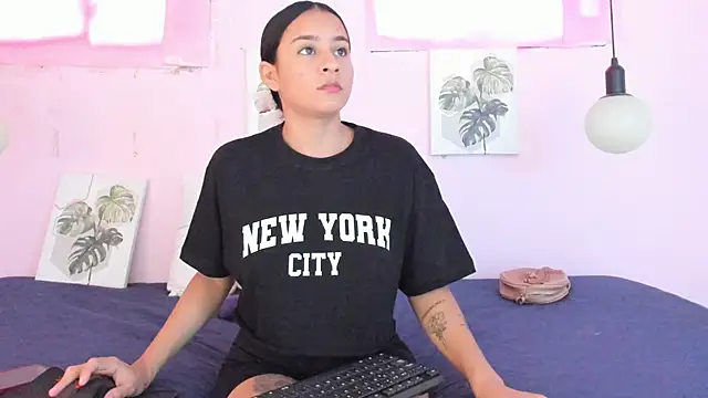 Snapshot of Lady_rossee chatting on 09-16-25, 02:29 Lady rossee online show from 09-16-25, 02:29