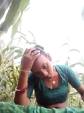 Snapshot of Idhika_Jha chatting on 09-23-25, 12:52 Idhika Jha online show from 09-23-25, 12:52