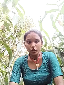 Snapshot of Idhika_Jha chatting on 09-24-25, 12:58 Idhika Jha online show from 09-24-25, 12:58