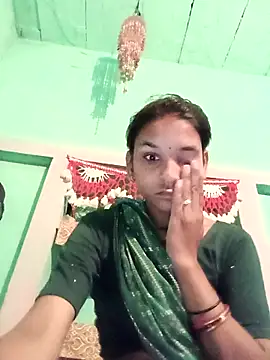 Snapshot of Idhika_Jha chatting on 10-12-25, 01:04 Idhika Jha online show from 10-12-25, 01:04