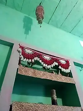 Snapshot of Idhika_Jha chatting on 10-13-25, 03:39 Idhika Jha online show from 10-13-25, 03:39