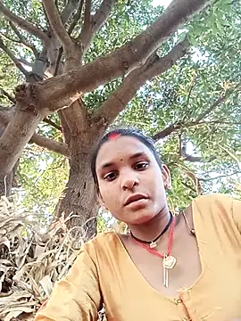 Snapshot of Idhika_Jha chatting on 10-17-25, 11:24 Idhika Jha online show from 10-17-25, 11:24