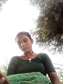 Snapshot of Idhika_Jha chatting on 10-18-25, 12:28 Idhika Jha online show from 10-18-25, 12:28