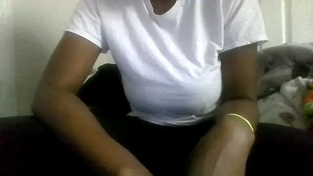 Snapshot of prettymaa chatting on 09-17-25, 09:27 prettymaa online show from 09-17-25, 09:27