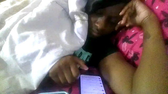 Snapshot of prettymaa chatting on 10-04-25, 07:23 prettymaa online show from 10-04-25, 07:23