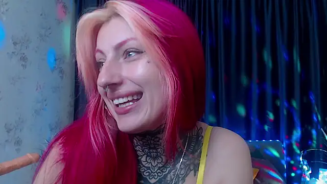 Nina Blum  online show from 10-27-25, 06:28