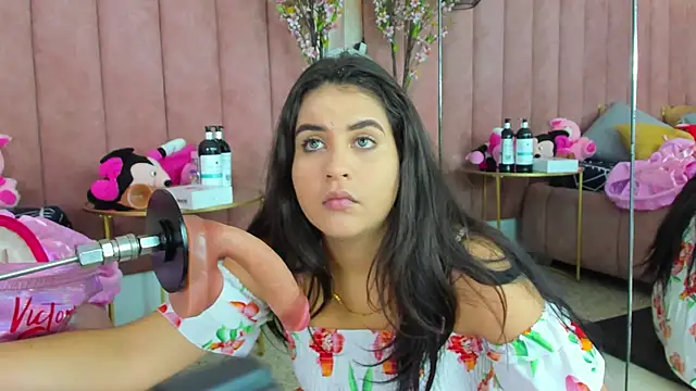 LizzyOlsen online show from 10-18-25, 09:26