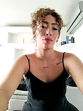 Snapshot of roxyrougee chatting on 11-20-25, 01:55 roxyrougee online show from 11-20-25, 01:55