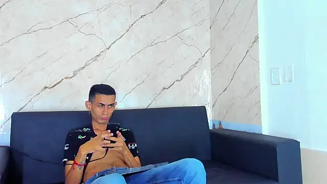 Golldens Dreamss online show from 10-17-25, 08:55