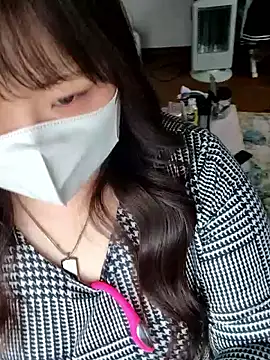 Snapshot of AYA_dayo chatting on 12-19-25, 12:39 AYA dayo online show from 12-19-25, 12:39