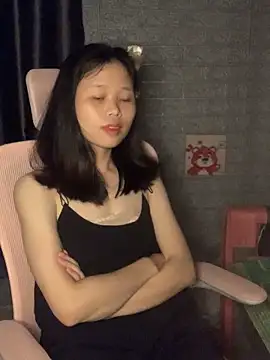 Snapshot of _Mon_23 chatting on 09-10-25, 03:28 Mon 23 online show from 09-10-25, 03:28