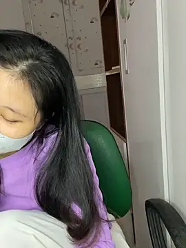 Snapshot of _Mon_23 chatting on 12-05-25, 02:31 Mon 23 online show from 12-05-25, 02:31