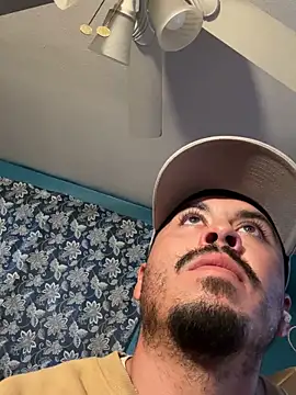 Snapshot of AlexR9700 chatting on 11-24-25, 11:37 AlexR9700 online show from 11-24-25, 11:37