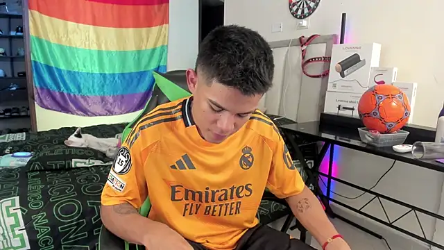 Snapshot of Jack_castell chatting on 10-04-25, 04:05 Jack castell online show from 10-04-25, 04:05