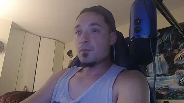 Snapshot of YoBlezz chatting on 09-18-25, 05:09 YoBlezz online show from 09-18-25, 05:09