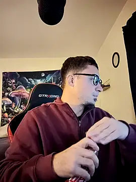 Snapshot of YoBlezz chatting on 09-26-25, 04:27 YoBlezz online show from 09-26-25, 04:27