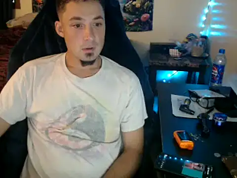 Snapshot of YoBlezz chatting on 09-30-25, 06:13 YoBlezz online show from 09-30-25, 06:13