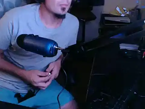 Snapshot of YoBlezz chatting on 10-11-25, 08:02 YoBlezz online show from 10-11-25, 08:02