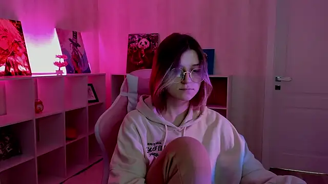 Agnes Passero online show from 09-30-25, 08:08