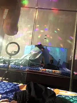 Snapshot of leehank01 chatting on 10-22-25, 04:29 leehank01 online show from 10-22-25, 04:29