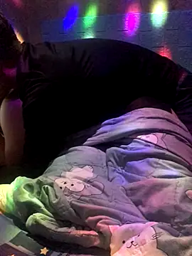 Snapshot of leehank01 chatting on 11-11-25, 04:07 leehank01 online show from 11-11-25, 04:07