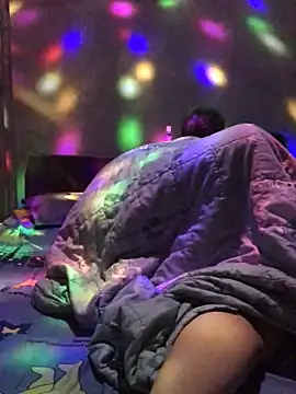 Snapshot of leehank01 chatting on 11-13-25, 04:28 leehank01 online show from 11-13-25, 04:28