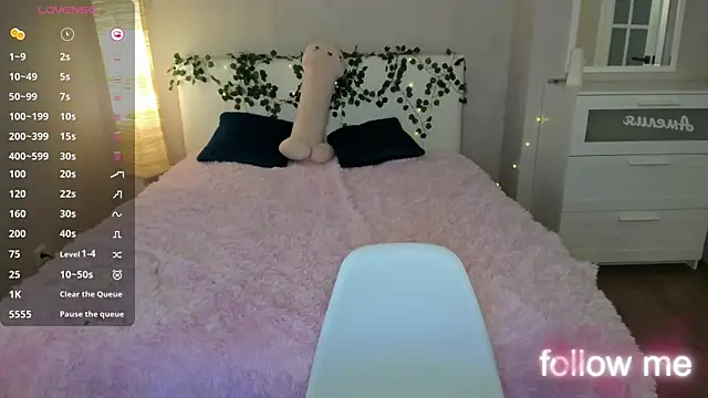 Snapshot of LightStar_18 chatting on 09-18-25, 07:54 LightStar 18 online show from 09-18-25, 07:54