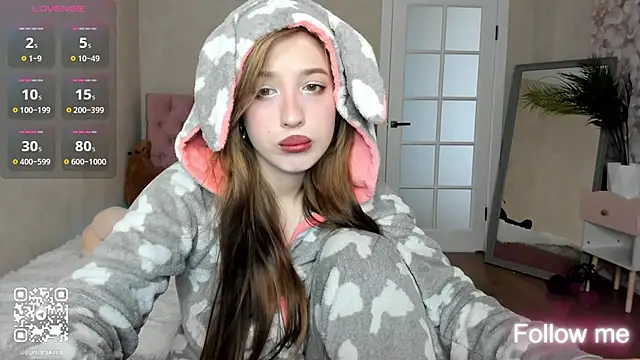 Snapshot of LightStar_18 chatting on 09-20-25, 10:38 LightStar 18 online show from 09-20-25, 10:38