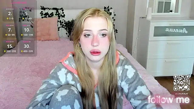 Snapshot of LightStar_18 chatting on 10-04-25, 08:56 LightStar 18 online show from 10-04-25, 08:56