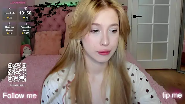 Snapshot of LightStar_18 chatting on 11-27-25, 03:25 LightStar 18 online show from 11-27-25, 03:25