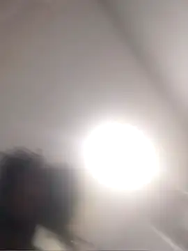 Snapshot of Louise_Mattos chatting on 11-21-25, 07:23 Louise Mattos online show from 11-21-25, 07:23