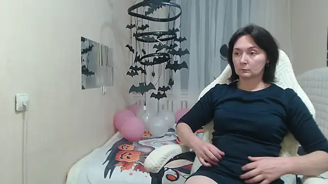 Snapshot of VivianGuchih chatting on 10-19-25, 11:55 VivianGuchih online show from 10-19-25, 11:55