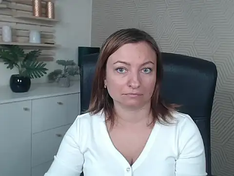 Snapshot of angelaSamt chatting on 09-22-25, 05:42 angelaSamt online show from 09-22-25, 05:42