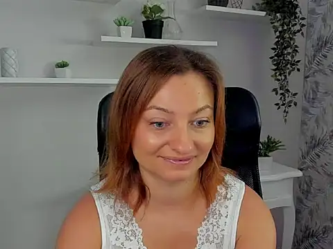 Snapshot of angelaSamt chatting on 09-27-25, 06:29 angelaSamt online show from 09-27-25, 06:29