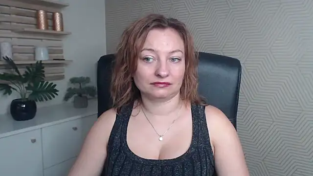 Snapshot of angelaSamt chatting on 10-31-25, 06:47 angelaSamt online show from 10-31-25, 06:47