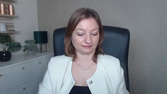 Snapshot of angelaSamt chatting on 11-14-25, 06:34 angelaSamt online show from 11-14-25, 06:34