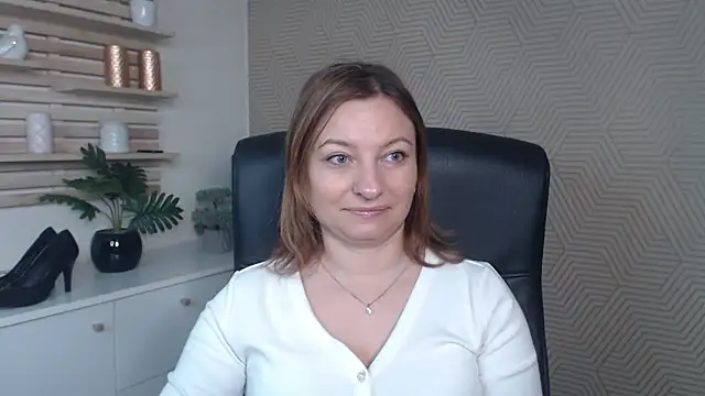 Snapshot of angelaSamt chatting on 12-02-25, 06:41 angelaSamt online show from 12-02-25, 06:41