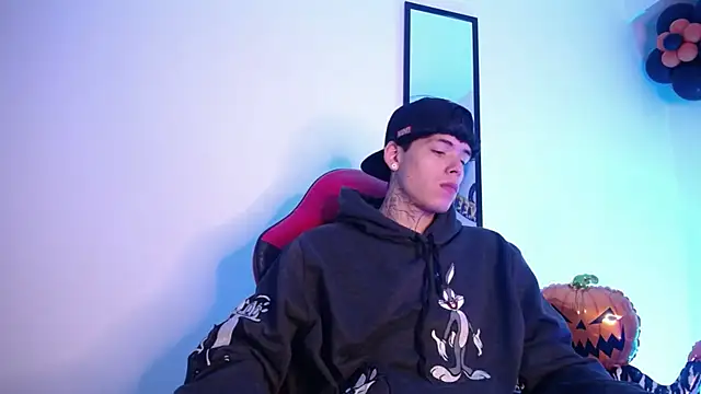 Anhonymus  online show from 10-28-25, 03:43