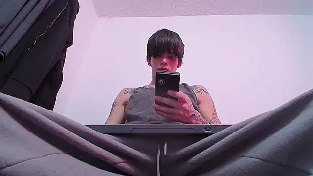 Anhonymus  online show from 12-19-25, 07:32