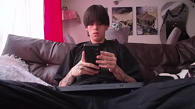 Anhonymus  online show from 12-20-25, 01:51